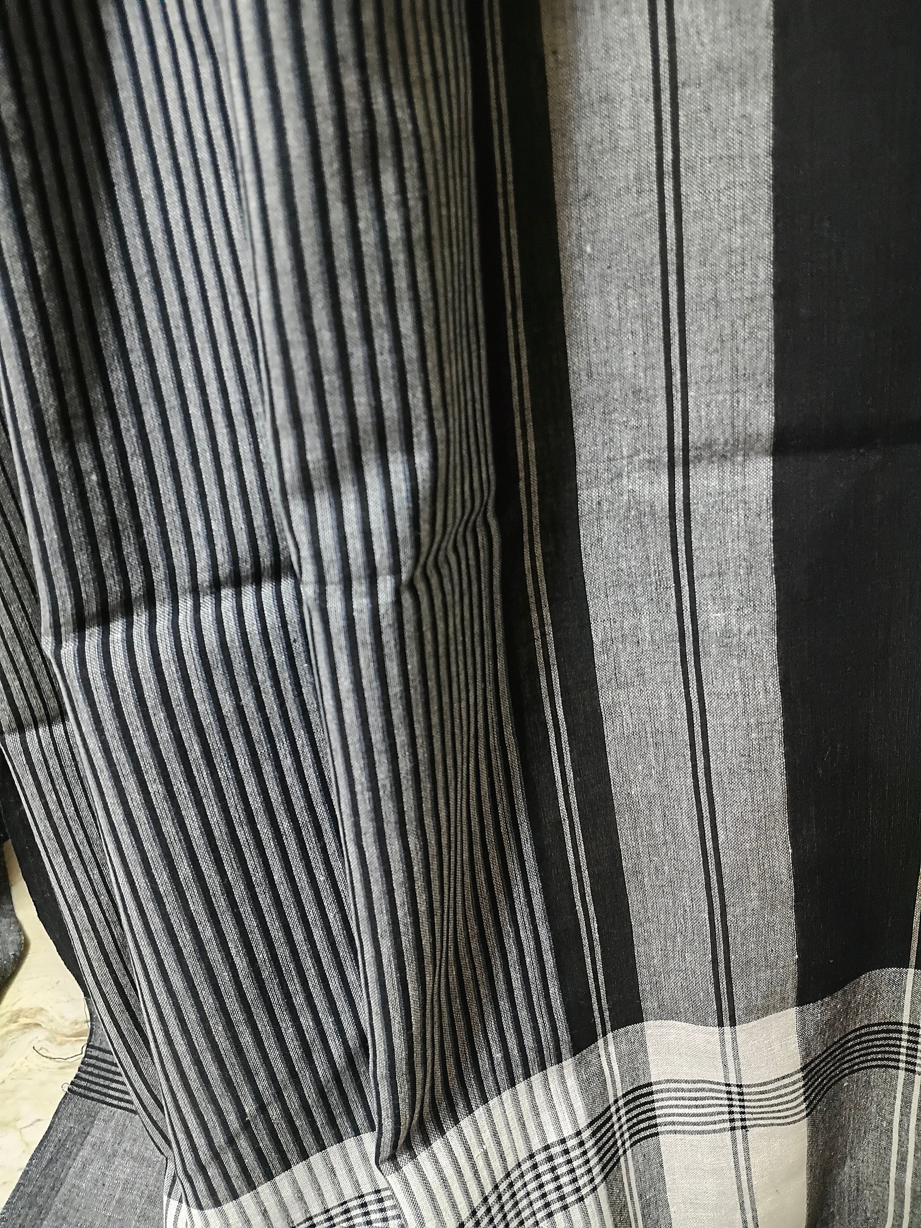 Contemporary Gamchha Cotton Saree – Elegant White & Charcoal Stripes