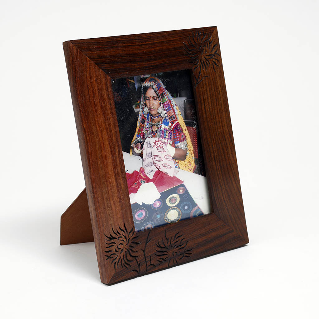 Carved Wooden Photo Frame – (6x8)