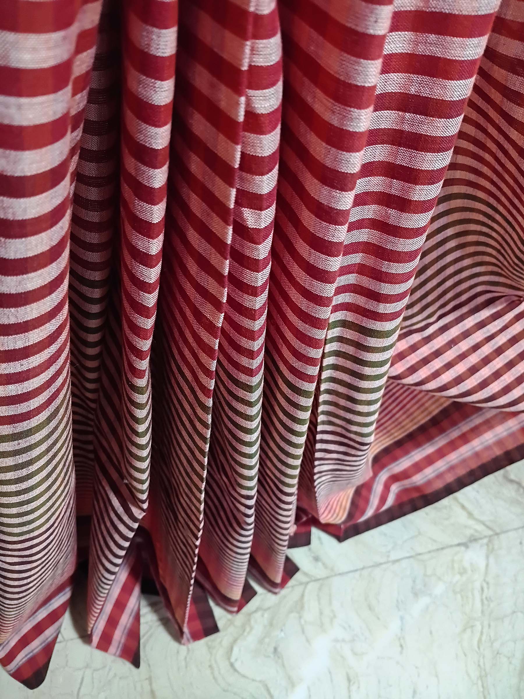 Contemporary Gamchha Cotton Saree – Classic Red Stripe