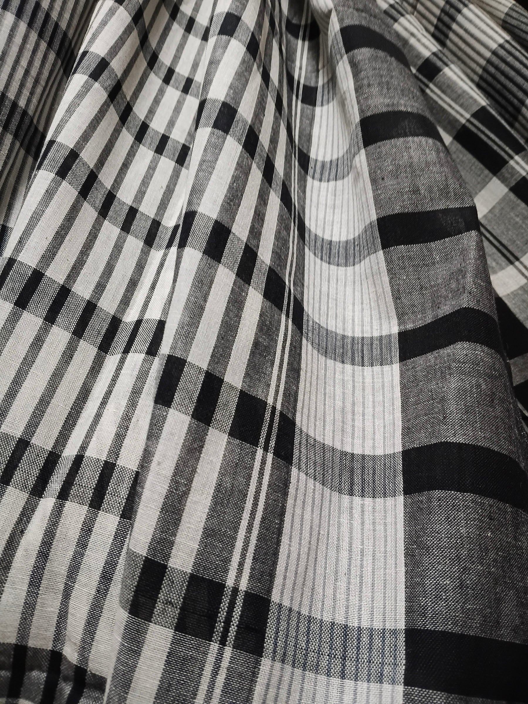 Contemporary Gamchha Cotton Saree – Classic Black & White Checks