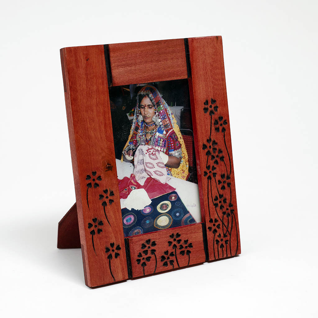 Carved Wooden Photo Frame – (6x8)